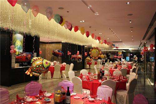年會(huì)排隊(duì)氦氣球
